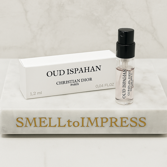 φωτογραφία των ΕΠΙΣΗΜΩΝ δειγμάτων αρώματος CHRISTIAN DIOR OUD ISPAHAN (Unisex) EDP 1.2ML σε βάση από μάρμαρο smelltoimpress